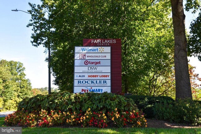 Building Photo - 4409 Sedgehurst Dr