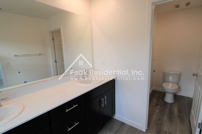 Building Photo - Brand New 3bd/2.5ba North Natomas Townhous...