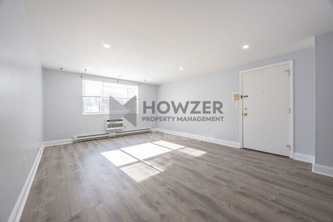 Building Photo - 307 W Main St