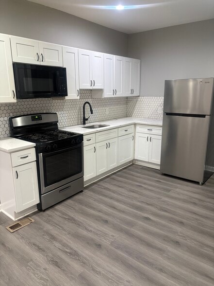 Building Photo - 619 E 29th St