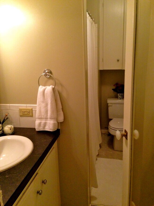 Building Photo - 1811 NW Couch St