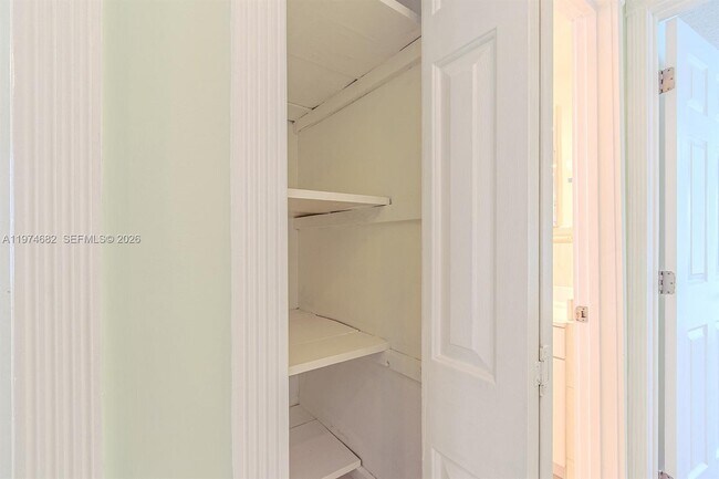 Building Photo - 121 Golden Isles Dr