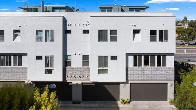 Building Photo - Superior Point