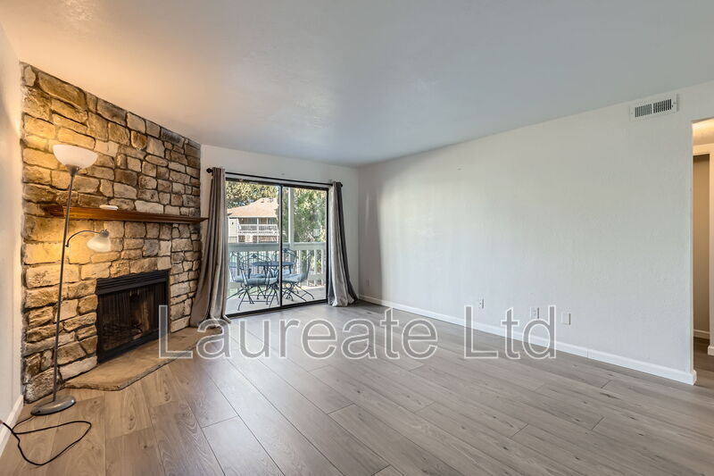 Building Photo - 8225 S Fairmount Dr