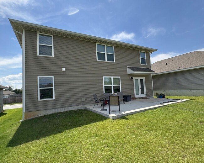 Building Photo - 5695 Guinevere Ln