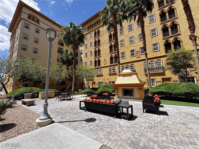 Building Photo - 2405 W Serene Ave