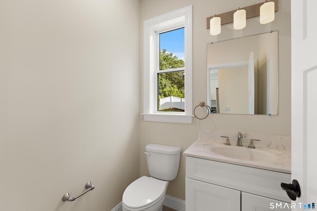 Building Photo - 10 Highland Pl