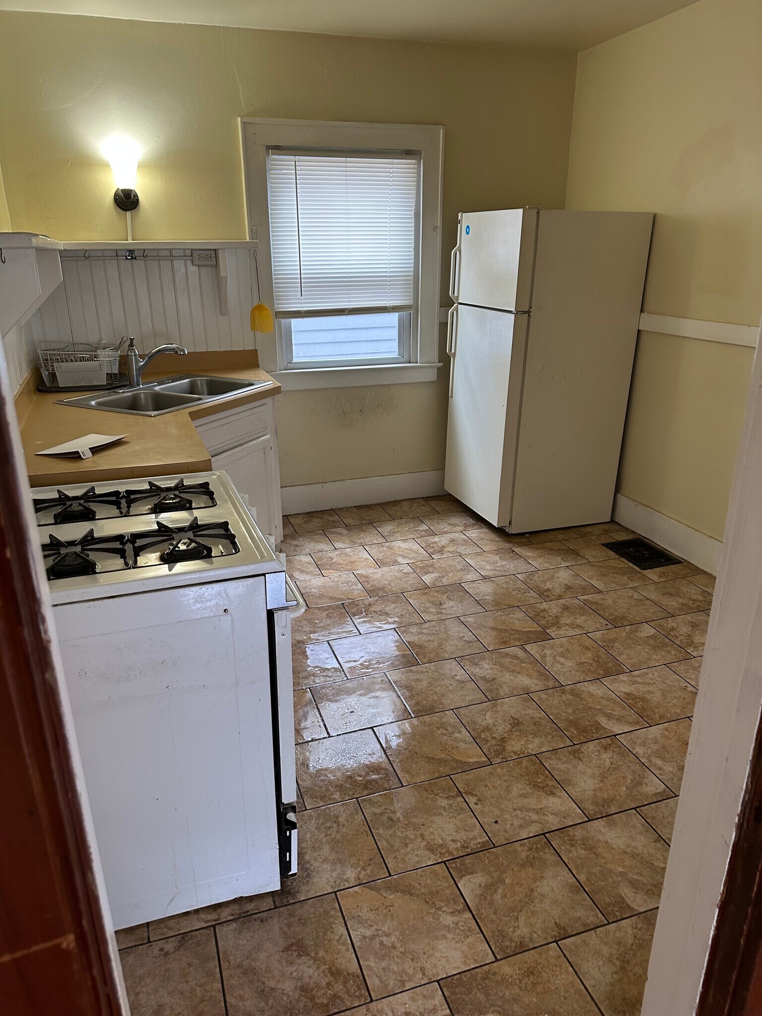 Building Photo - 186 Spruce Ave