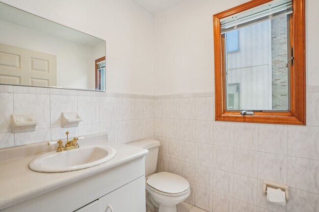 Building Photo - 2402 Hammett Ave