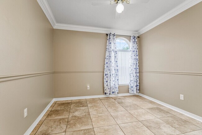 Building Photo - 4/2 Cantonment Property in Kings Road Neighborhood