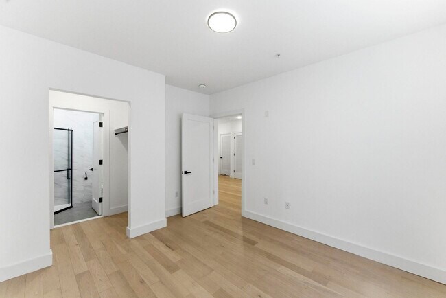 Building Photo - 649 38th St