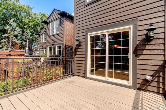 Building Photo - 805 N Sherman Dr