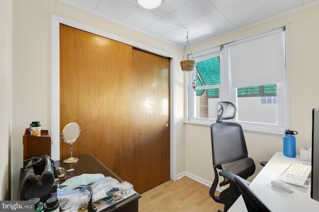 Building Photo - 1922 S Camac St