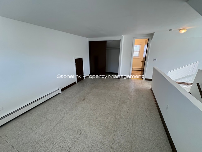 Building Photo - 220 Cross St