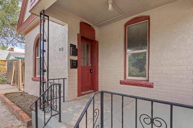 Building Photo - 912 W 13th St