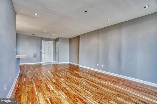 Building Photo - 100 Harborview Dr