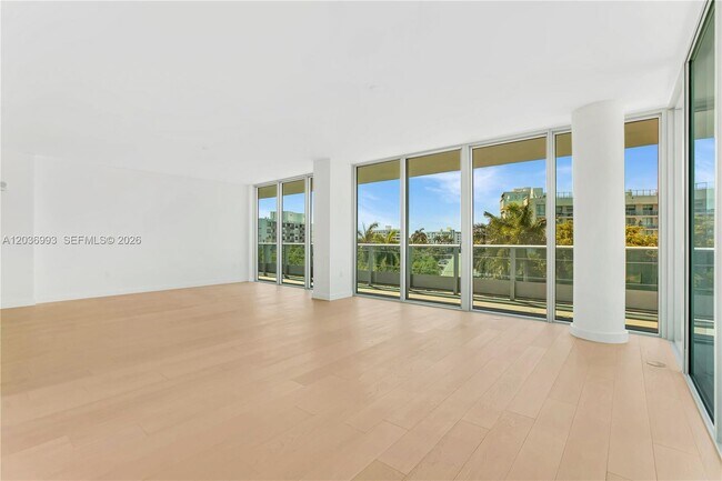 Building Photo - 9221 E Bay Harbor Dr