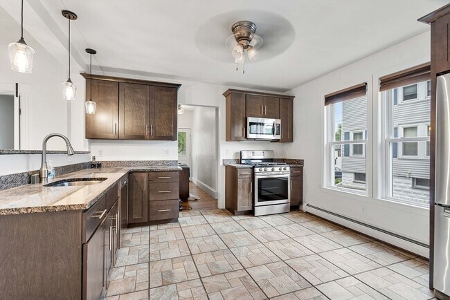 Building Photo - 37 1st St