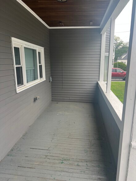 Covered Porch - 218 Summer St