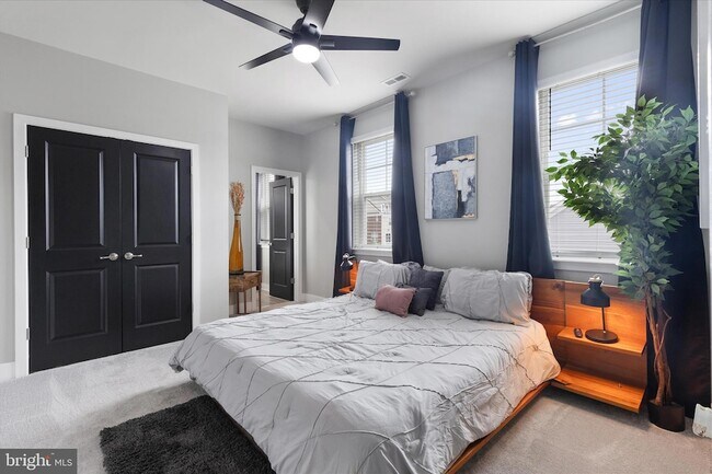 Building Photo - 5680 Lewis Carroll Dr