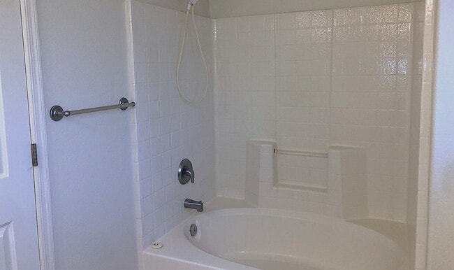 Building Photo - 3+2 Stylish and comfortable place to call home!