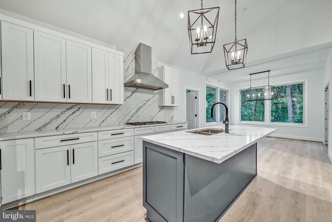 Building Photo - 8179 Bodkin Ave