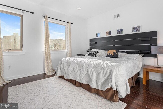 Building Photo - 2013 E York St