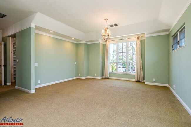 Building Photo - Stunning Cambrian Home | Desirable Neighborhood