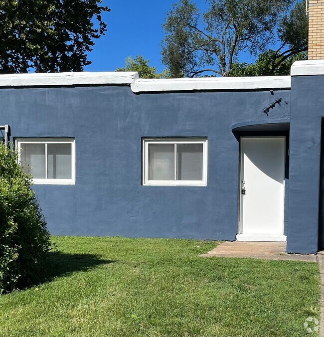 Building Photo - 1 Bedroom with Garage in Alton
