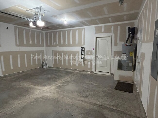 Building Photo - 403 St Clair Dr