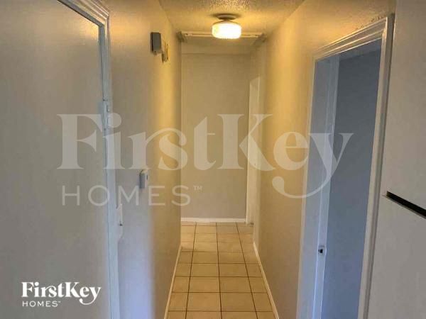 Building Photo - 9819 Kiwi Ln