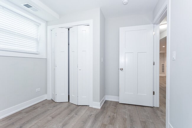 Building Photo - 923 Crain St