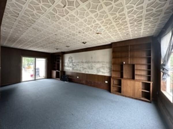 Building Photo - 360 University Ave