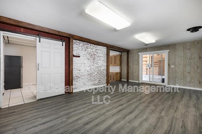 Building Photo - 2 Cherry St