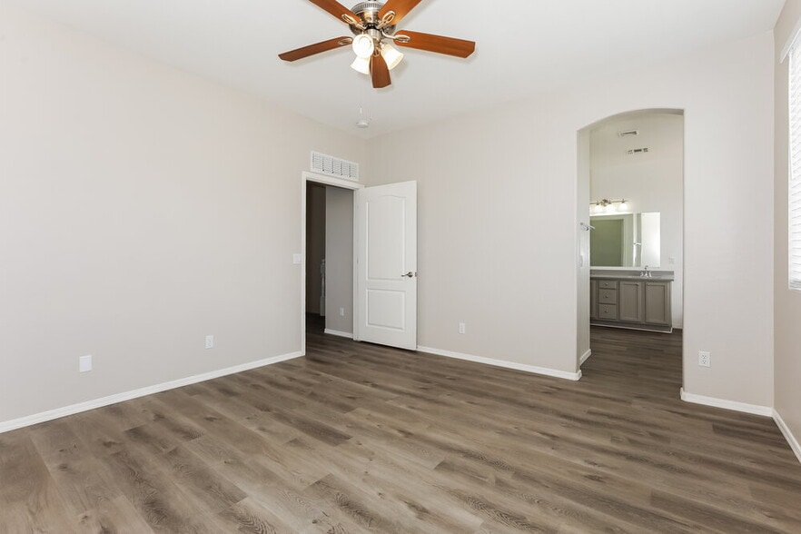 Building Photo - 5334 E Harmony Ave