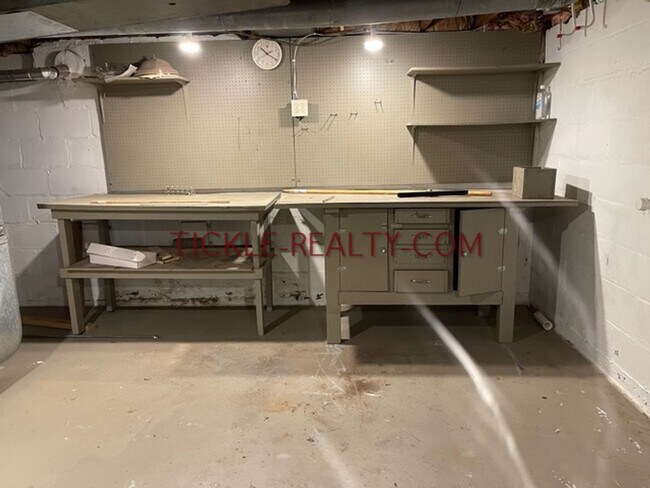 Building Photo - 3 Bedroom, 1 Bath Home with Garage, Central Air, Deck, Partially Fenced Yard