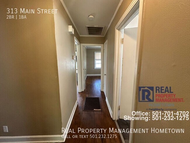 Building Photo - 313 Main St