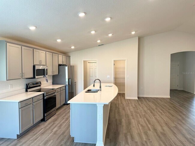 Building Photo - 1615 Eucalyptus Wy