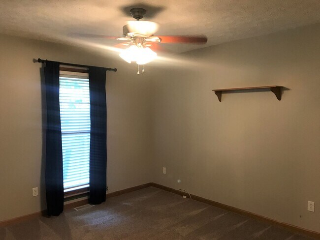 Building Photo - Stunning 3 Bedroom Home with Bonus Room