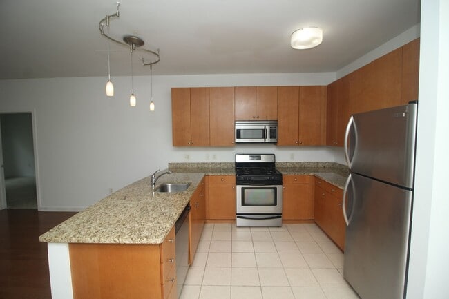 Building Photo - 2026/2027 JHU Off -Campus Gorgeous 2bd/2ba at The Lofts w/ W/D & A/C & more! Available 6/9/26