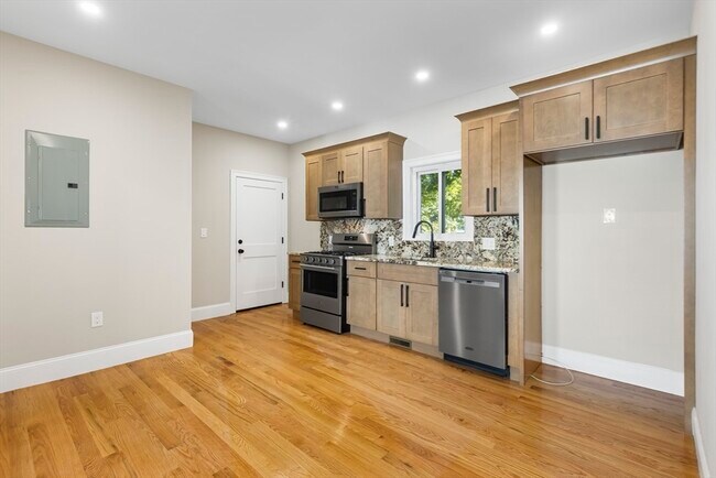 Building Photo - 31 Woodale Ave