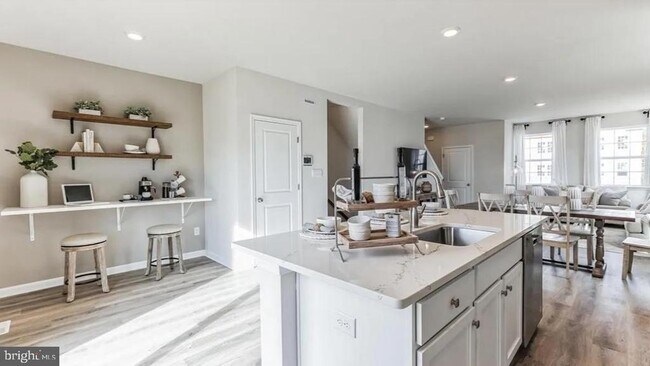 Building Photo - 273 Macoun Way