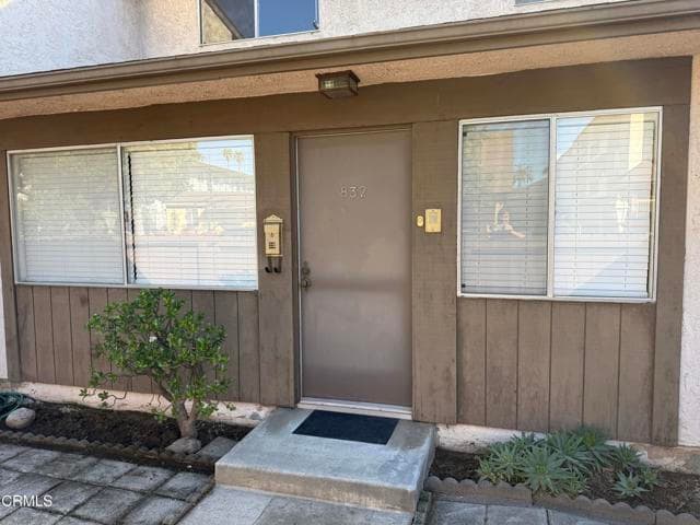 Building Photo - 832 E Garfield Ave