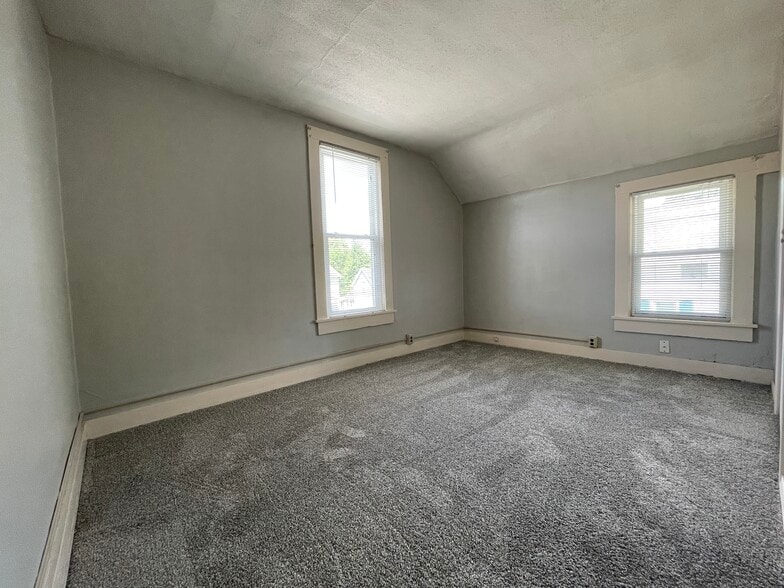 upstairs front room - 631 S 16th St