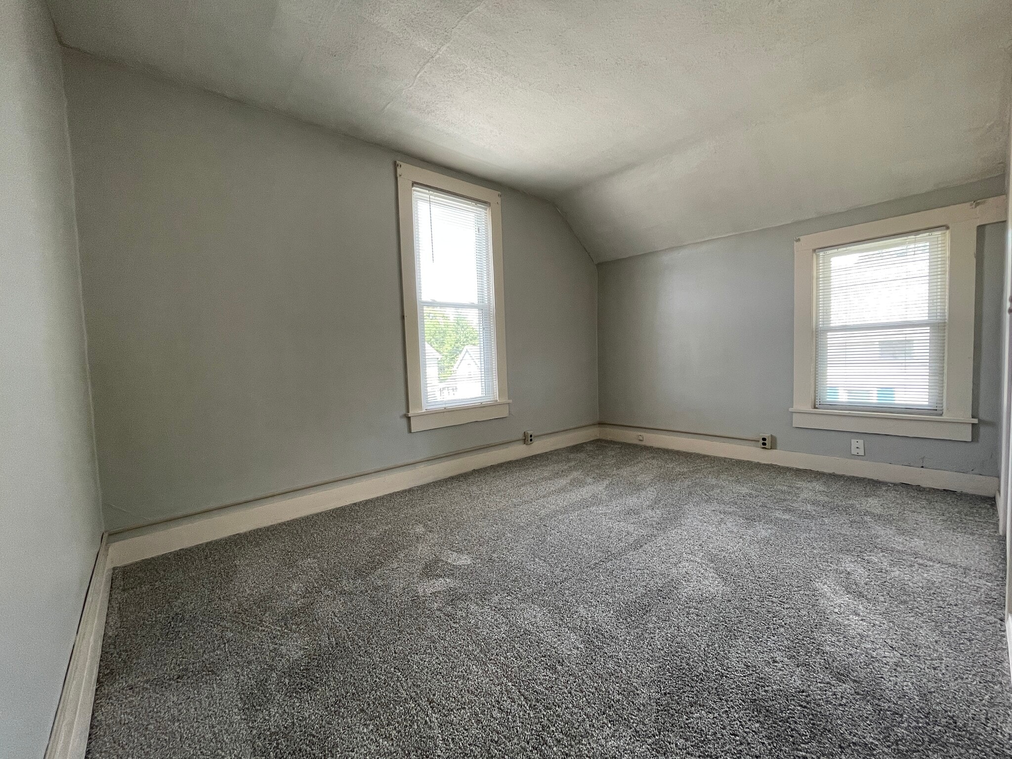 upstairs front room - 631 S 16th St