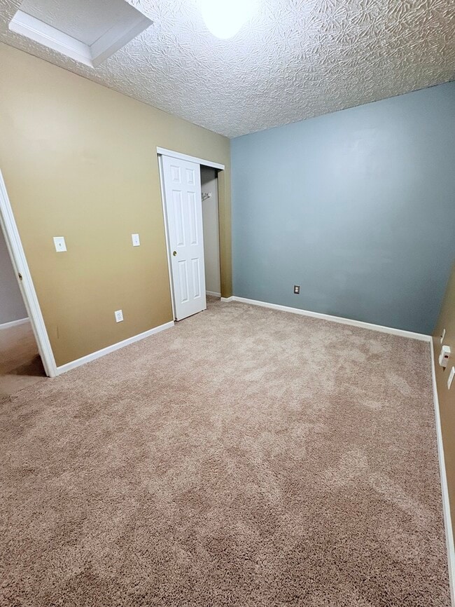 Building Photo - Beautiful 3BR 3BA w/ Attached Garage • White-Appliance Kitchen • HOA Lawn Care in Dublin