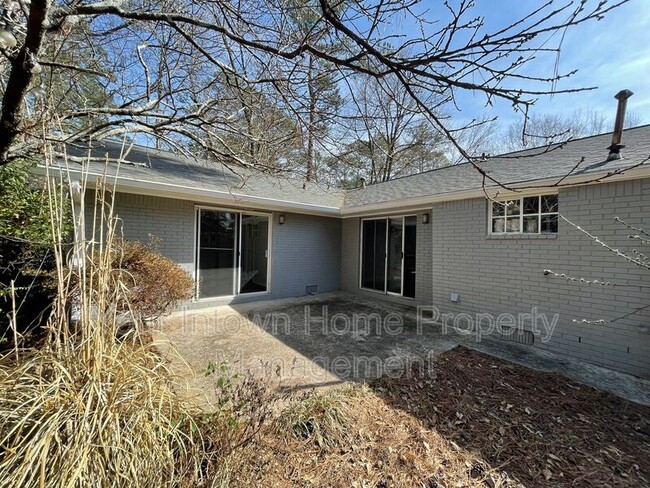 Building Photo - 1525 Sanden Ferry Dr