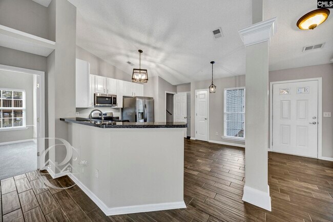 Building Photo - 520 Menauhant Ct