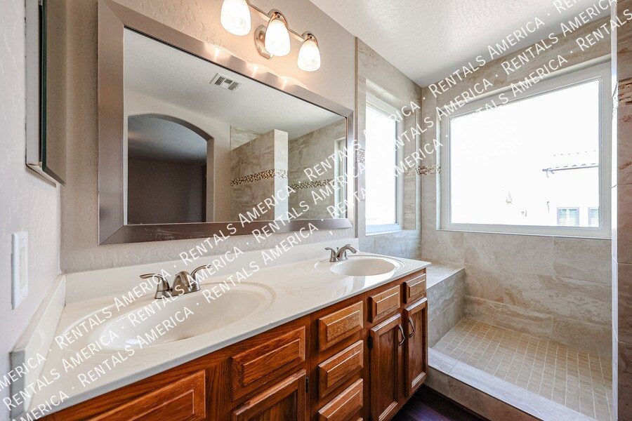 Building Photo - 3160 W Frankfurt Dr