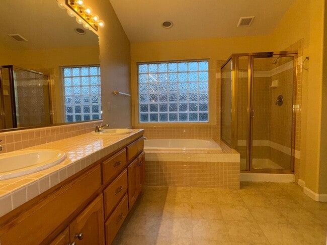 Building Photo - Beautiful Single Story Folsom home